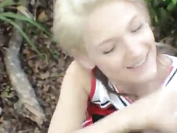 หญิงผมบลอนด์ต