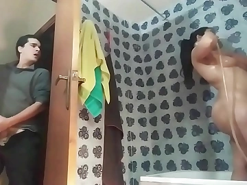 Подглядываю и трахаю