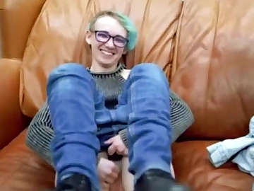 La studentessa nerd ed esotica Raven si