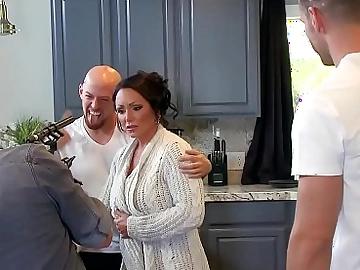 Brazzers - mommy got boobs - ashton
