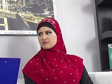 Lawyer settles for fine muslim pussy