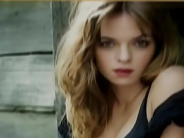 Danielle panabaker a difficulty particle