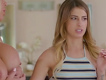 巨乳継母オリビア・オーステ