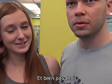 Hunt4k dans un gymnase vide un chasseur