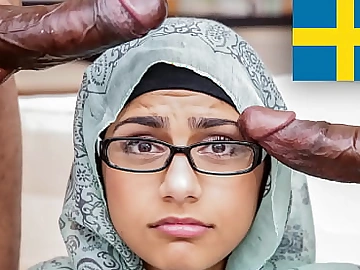 MIA KHALIFA - Min pojkvän låter mig