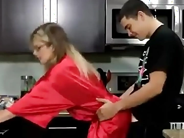 Mom gets Attempt a bite Creampie detach